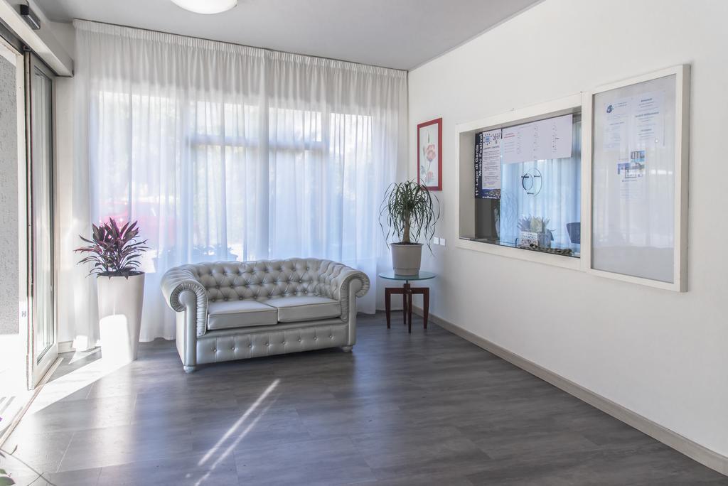 ريفا ديل غاردا Residence Monica المظهر الخارجي الصورة